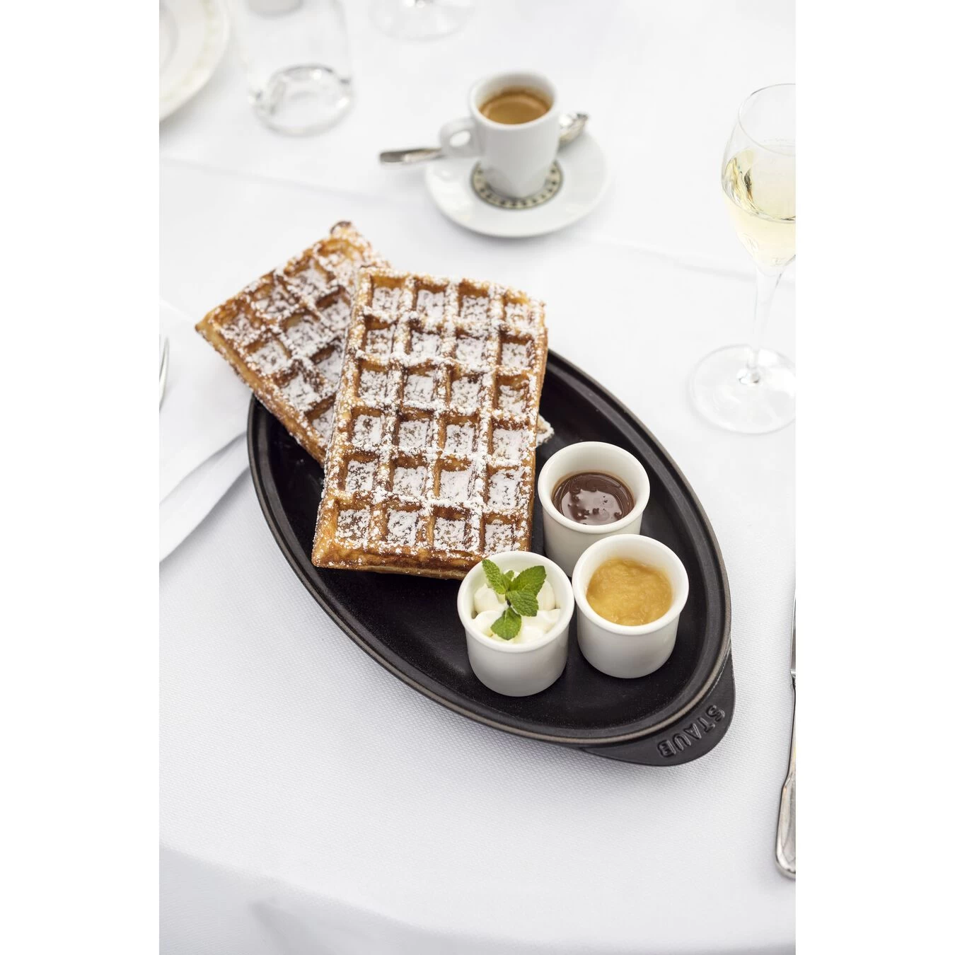 Staub Ovenschaal Met Deksel 31 Cm, Ovaal, Zwart 6 Staub Ovenschaal Met Deksel 31 Cm, Ovaal, Zwart - Afbeelding 4