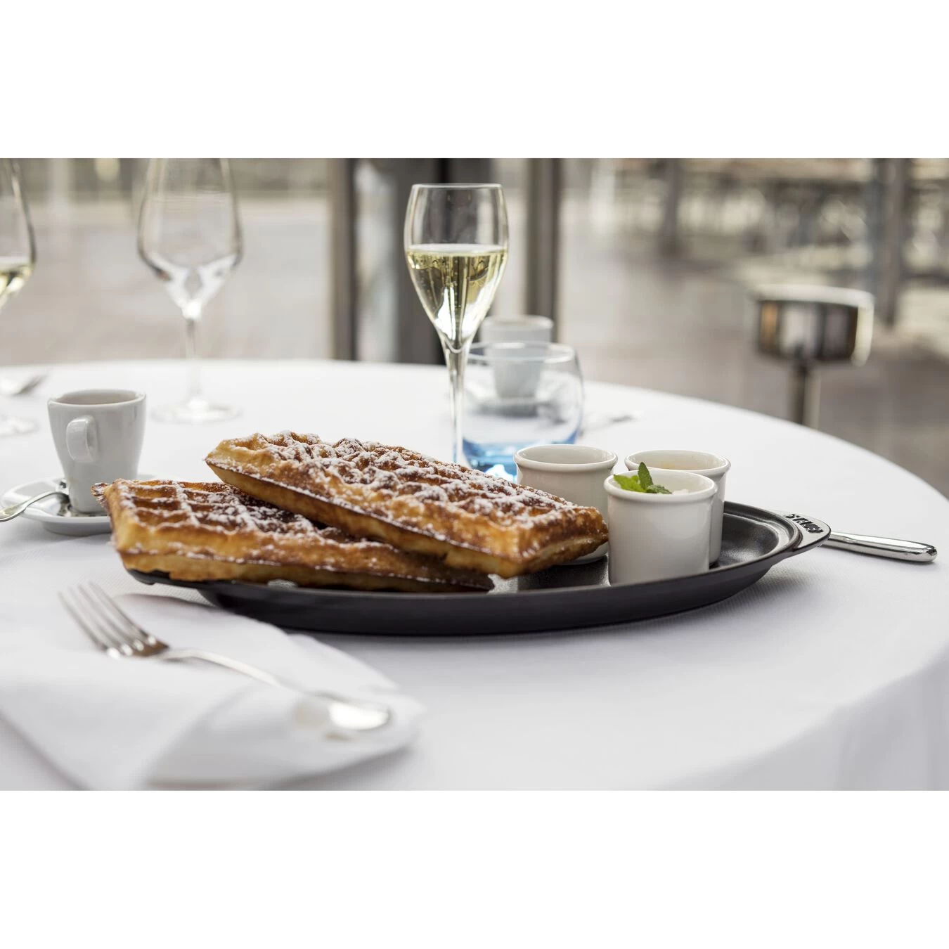 Staub Ovenschaal Met Deksel 31 Cm, Ovaal, Zwart 5 Staub Ovenschaal Met Deksel 31 Cm, Ovaal, Zwart - Afbeelding 3