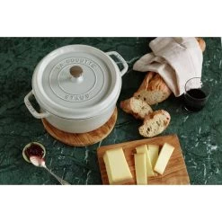 Staub Gietijzeren Braadpan 28 Cm / 6,75 L, Rond, White Truffle -Thuis Keuken 000019724