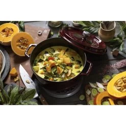 Staub Gietijzeren Braadpan 26 Cm / 5,25 L, Rond, Grenadine Rood -Thuis Keuken 424422049