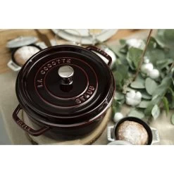 Staub Gietijzeren Braadpan 26 Cm / 5,25 L, Rond, Grenadine Rood -Thuis Keuken 750047416
