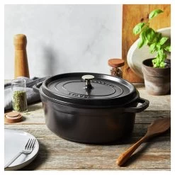 Staub Gietijzeren Braadpan 31 Cm / 5,5 L, Ovaal, Zwart -Thuis Keuken 750058440